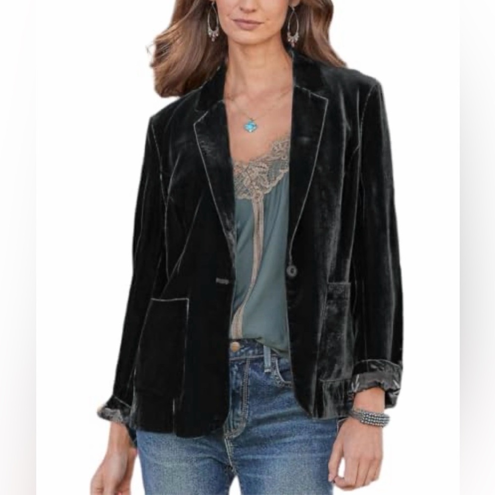 Amanda & Chelsea Black Velvet Blazer
